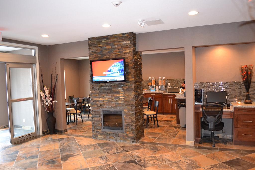 Western Star Inn And Suites Carlyle Exteriér fotografie